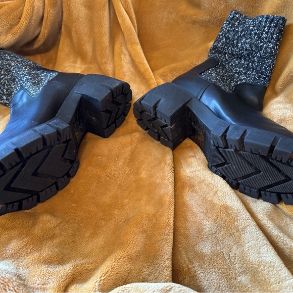 Chunky heel booties with sock ankle - Picture 3 of 3